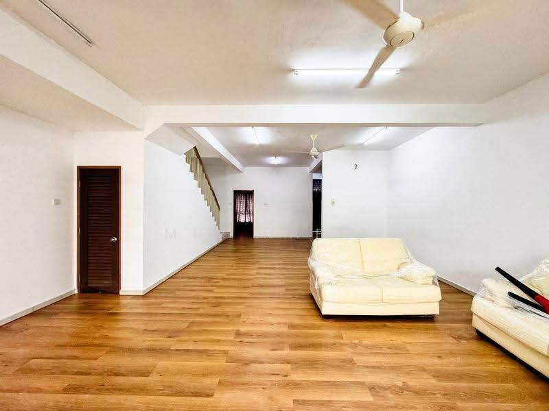 Rumah Teres 2-Tingkat untuk Dijual di Semenyih (Selangor) - Muz Hafiz - Living Room - PropertyGuru.com.my