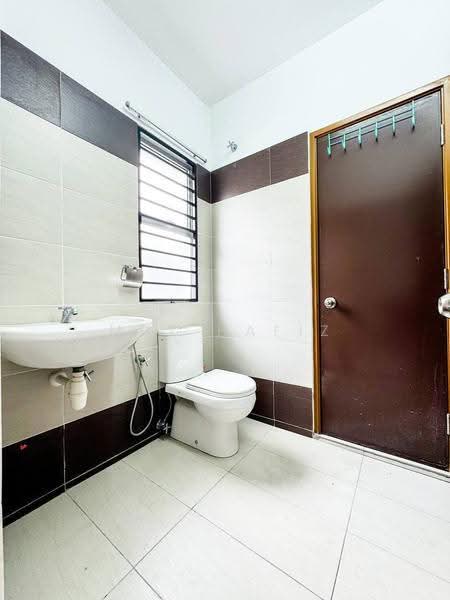 Rumah Teres 2-Tingkat untuk Dijual di Semenyih (Selangor) - Muz Hafiz - Bathroom - PropertyGuru.com.my