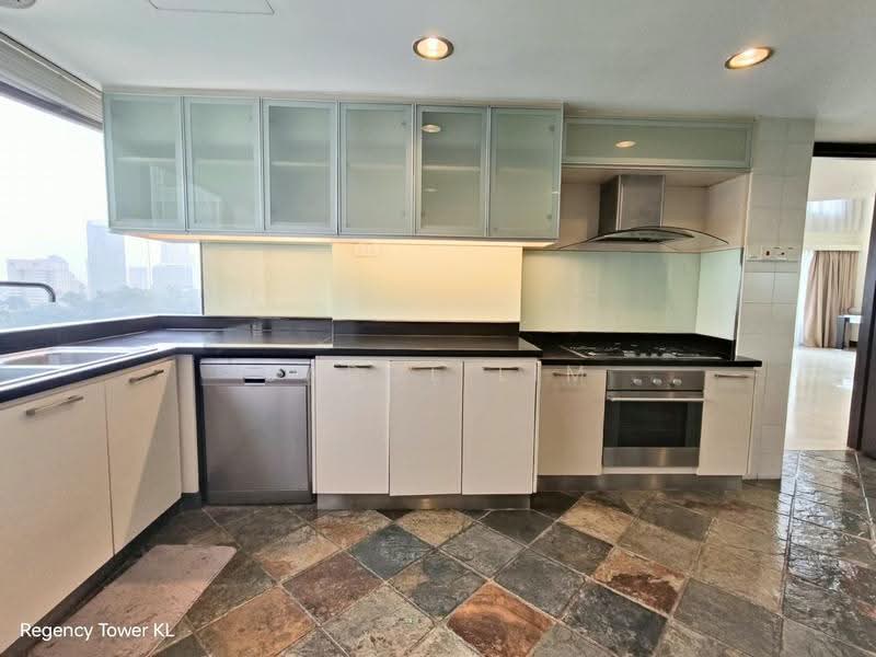 Kondominium untuk Disewa di Regency Tower - Carol Lim - Kitchen - PropertyGuru.com.my