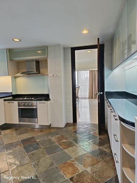 Kondominium untuk Disewa di Regency Tower - Carol Lim - Kitchen - PropertyGuru.com.my