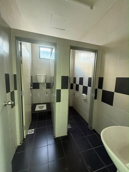Kilang Berkembar untuk Dijual di Gelang Patah (Johor) - Kenny Ong - Bathroom - PropertyGuru.com.my