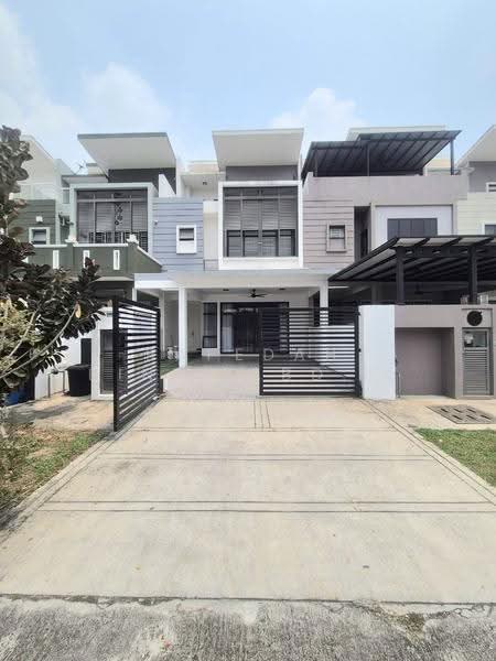 2.5-storey Terraced House for Sale in Alam Impian (Shah Alam) - Rafedah Binti Abdul Aziz - Exterior - PropertyGuru.com.my