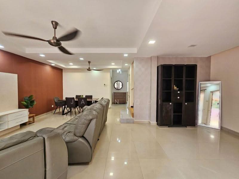 Rumah Teres 2-Tingkat untuk Dijual di Putra Heights (Subang Jaya) - Jason Ooi - Living Room - PropertyGuru.com.my