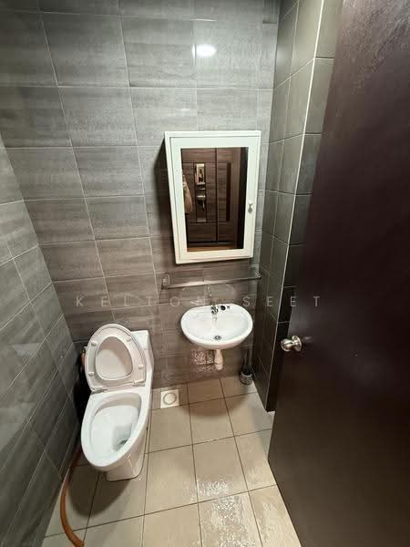 Service Residence for Rent at Symphony Tower (Menara Simfoni) - Kelton Seet - Bathroom - PropertyGuru.com.my
