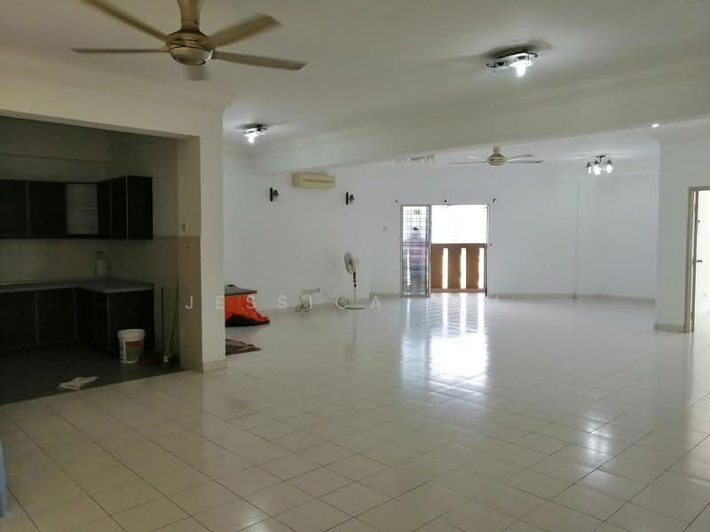 Kediaman Servis untuk Dijual di Fortune Avenue - Jessica Lim - Living Room - PropertyGuru.com.my
