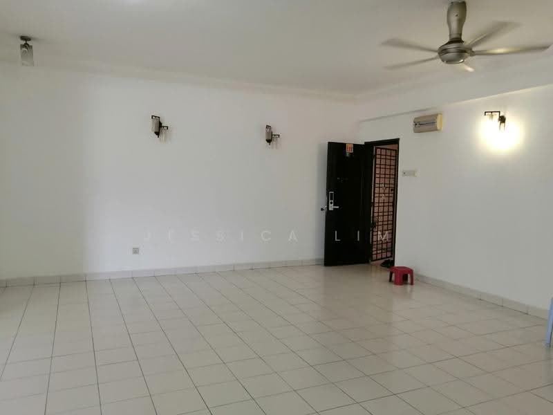 Kediaman Servis untuk Dijual di Fortune Avenue - Jessica Lim - Living Room - PropertyGuru.com.my