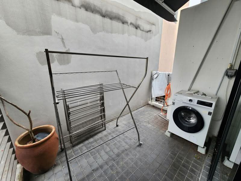 Rumah Berkembar untuk Disewa di Pusat Bandar Puchong (Puchong) - Steven Tan - Balcony - PropertyGuru.com.my