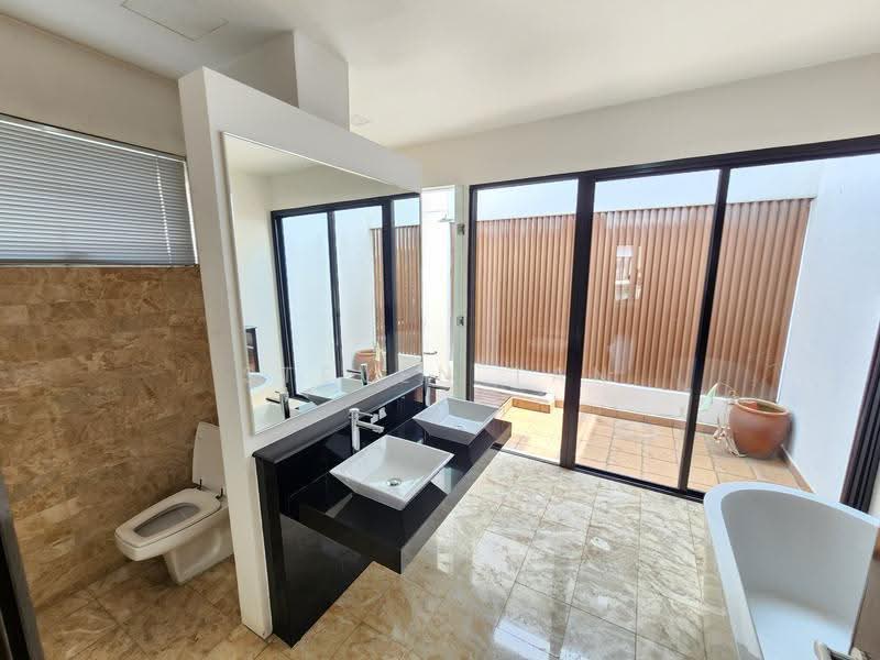 Rumah Berkembar untuk Disewa di Pusat Bandar Puchong (Puchong) - Steven Tan - Bathroom - PropertyGuru.com.my