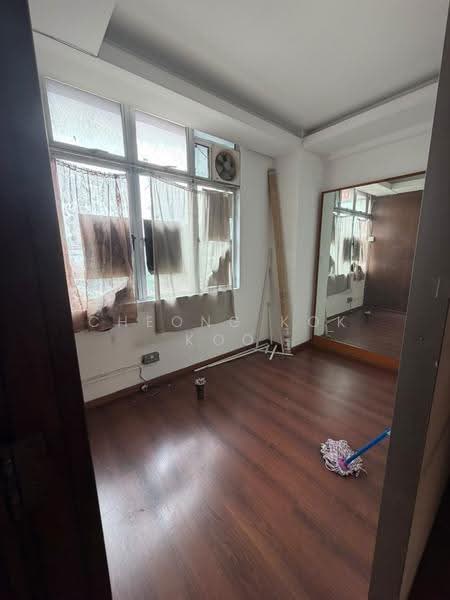 Shop / Office untuk Disewa di Taman Bukit Serdang (Seri Kembangan) - Cheong Kok Koo - Interior - PropertyGuru.com.my