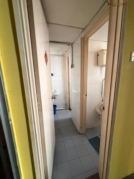 Shop / Office untuk Disewa di Taman Bukit Serdang (Seri Kembangan) - Cheong Kok Koo - Bathroom - PropertyGuru.com.my
