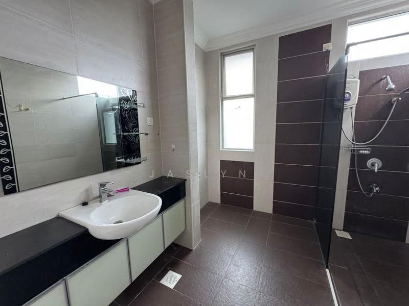 Rumah Kluster untuk Dijual di Taman Gaya (Ulu Tiram) - Jaslyn Tan - Bathroom - PropertyGuru.com.my
