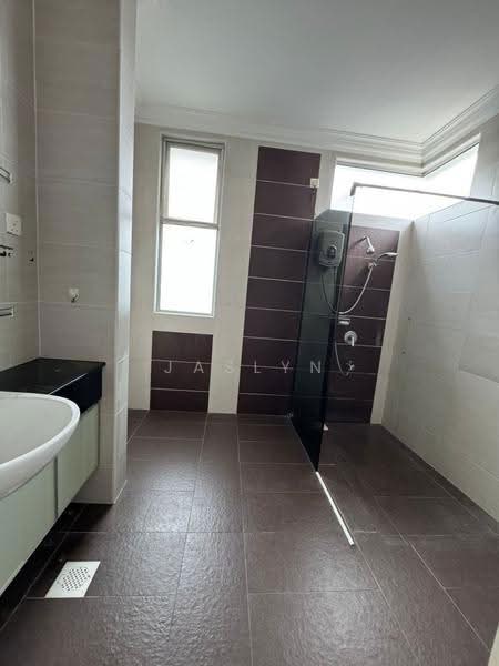 Rumah Kluster untuk Dijual di Taman Gaya (Ulu Tiram) - Jaslyn Tan - Bathroom - PropertyGuru.com.my