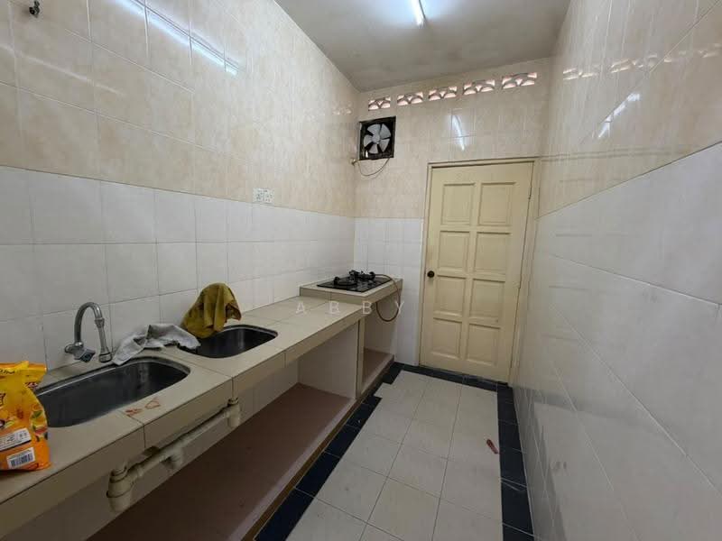 Rumah Teres 1-Tingkat untuk Dijual di Taman Tasik Utama (Bukit Katil) - Abby Ho - Kitchen - PropertyGuru.com.my