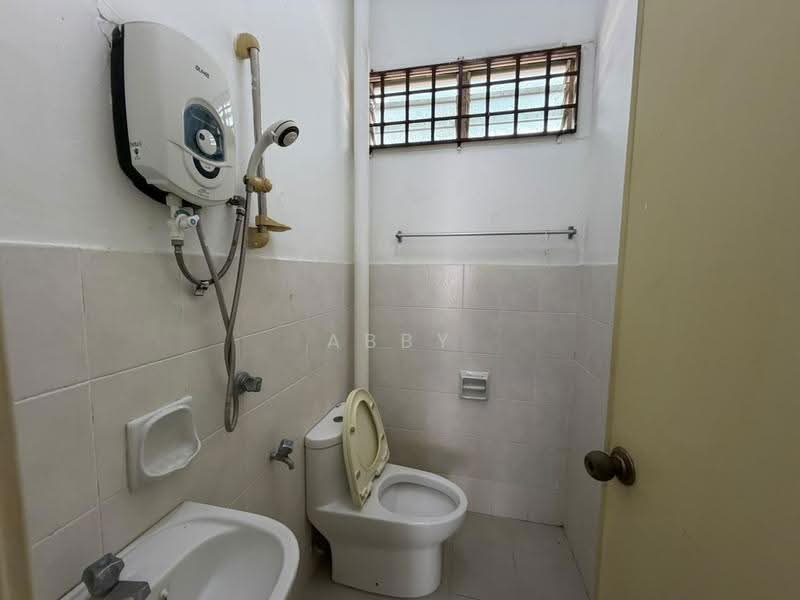 Rumah Teres 1-Tingkat untuk Dijual di Taman Tasik Utama (Bukit Katil) - Abby Ho - Bathroom - PropertyGuru.com.my