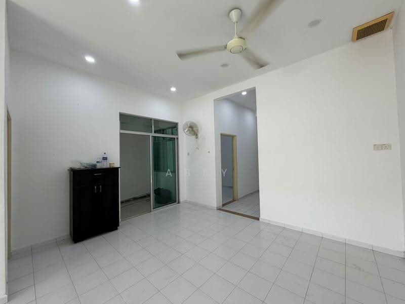 Rumah Teres 1-Tingkat untuk Dijual di Taman Tasik Utama (Bukit Katil) - Abby Ho - Living Room - PropertyGuru.com.my