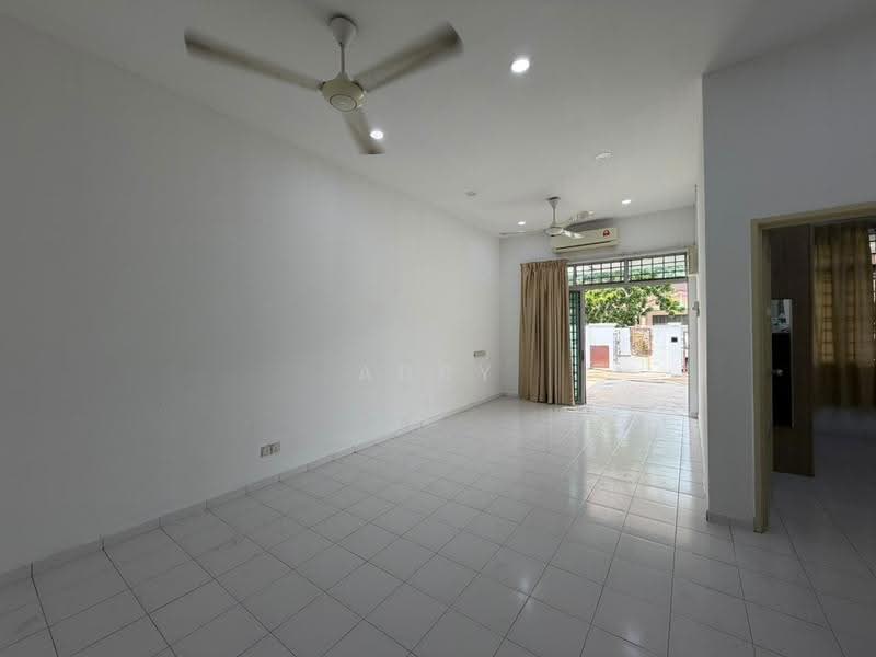 Rumah Teres 1-Tingkat untuk Dijual di Taman Tasik Utama (Bukit Katil) - Abby Ho - Living Room - PropertyGuru.com.my