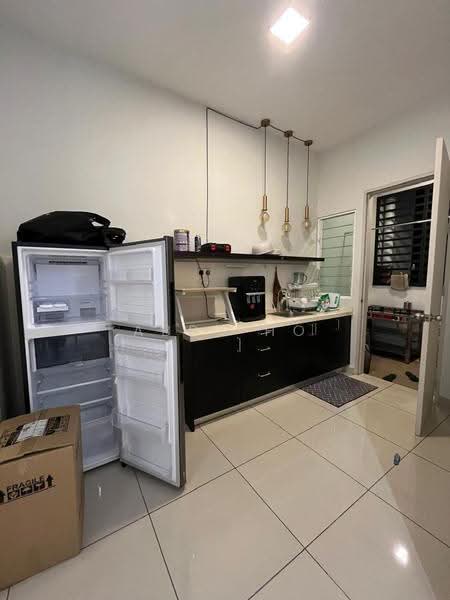 Kediaman Servis untuk Dijual di Parkland Residence - Abby Ho - Kitchen - PropertyGuru.com.my