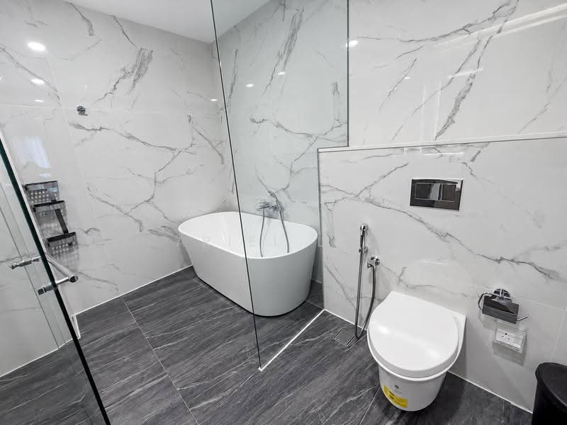 Kediaman Servis untuk Dijual di Core Residence @ TRX - Ariel Lee - Bathroom - PropertyGuru.com.my