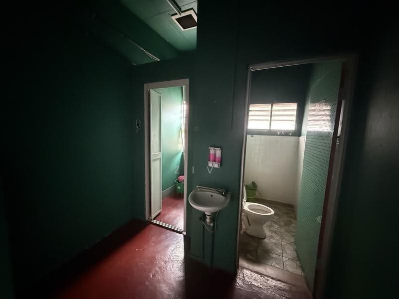 Shop / Office untuk Disewa di Johor Bahru (Johor) - Ziv Chiam - Bathroom - PropertyGuru.com.my