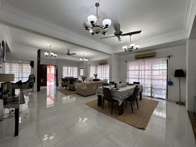 Rumah Teres 2-Tingkat untuk Dijual di Bukit Jelutong (Shah Alam) - Khairil Anwar Sirajudin - Living Room - PropertyGuru.com.my