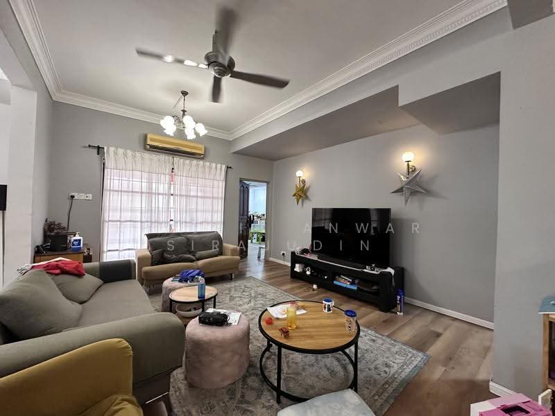 Rumah Teres 2-Tingkat untuk Dijual di Bukit Jelutong (Shah Alam) - Khairil Anwar Sirajudin - Living Room - PropertyGuru.com.my