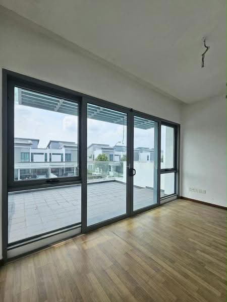 Rumah Berkembar untuk Dijual di Taman Molek (Johor Bahru) - Yuki Cheng - Balcony - PropertyGuru.com.my