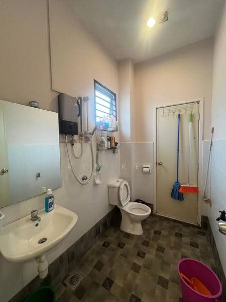 2-storey Terraced House for Sale in Taman Kempas Indah (Tebrau) - Kym Kee - Bathroom - PropertyGuru.com.my