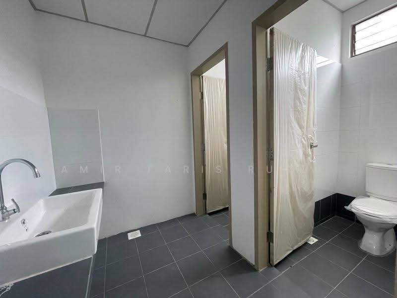 Shop / Office untuk Disewa di Larkin (Johor Bahru) - Amir Faris Rusli - Bathroom - PropertyGuru.com.my
