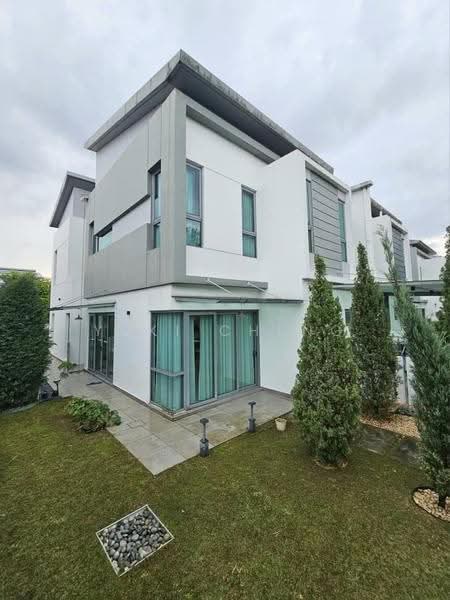 Rumah Berkembar untuk Dijual di Taman Molek (Johor Bahru) - Yuki Cheng - PropertyGuru.com.my