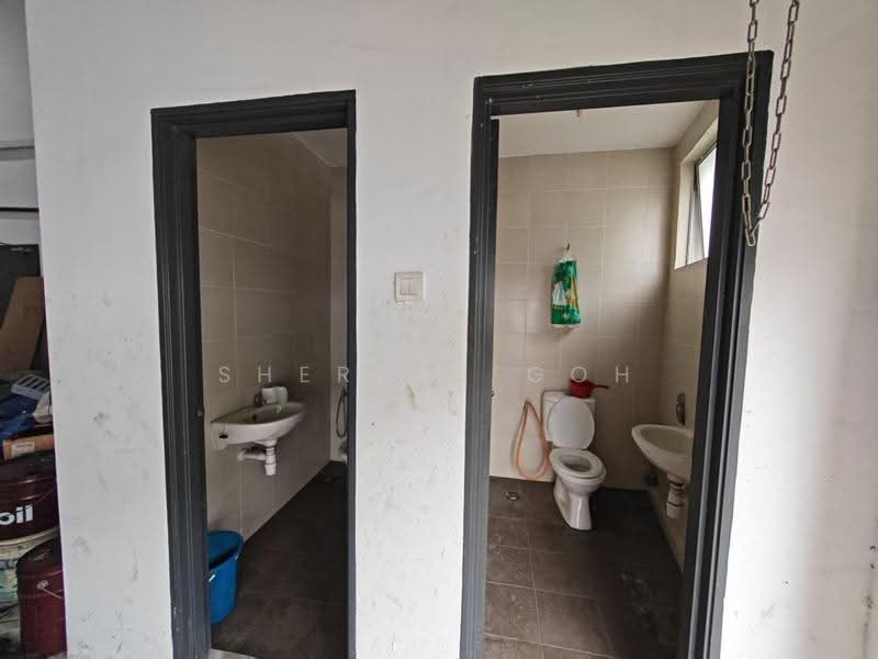 Factory for Rent in Taman Perindustrian Meranti (Puchong) - Sherene Goh - Bathroom - PropertyGuru.com.my
