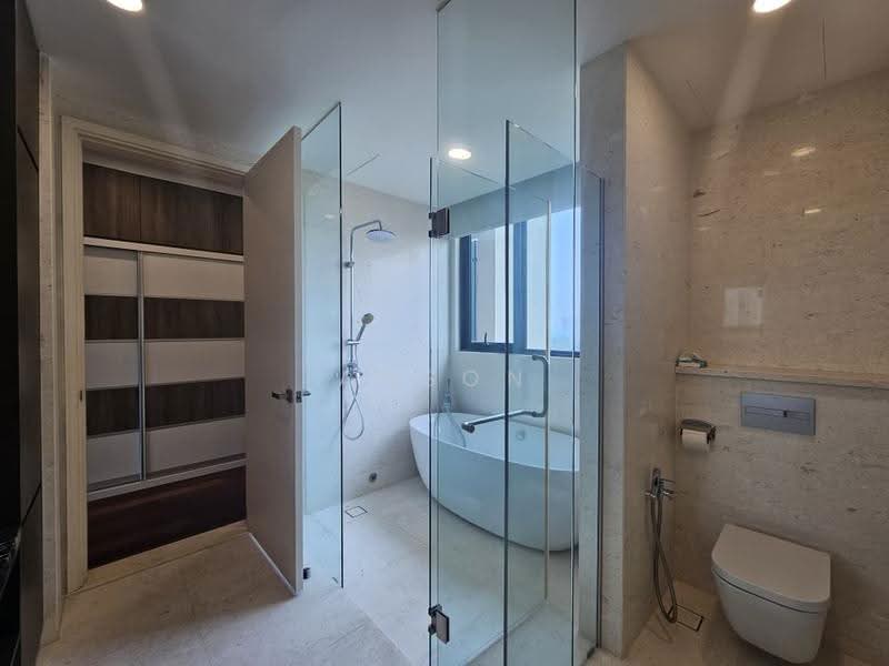 Kondominium untuk Dijual di Straits View 18 - Anson Chua - Bathroom - PropertyGuru.com.my