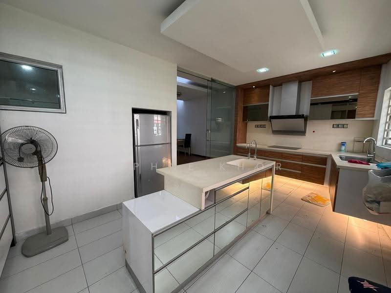 3-storey Terraced House for Sale in Persiaran Paya Terubong (George Town) - Daphne Khor - Kitchen - PropertyGuru.com.my