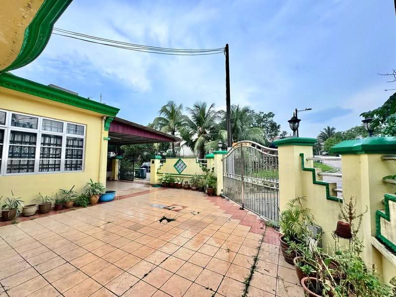 Rumah Teres 2-Tingkat untuk Dijual di Taman Bukit Tiram (Ulu Tiram) - Amir Faris Rusli - Exterior - PropertyGuru.com.my