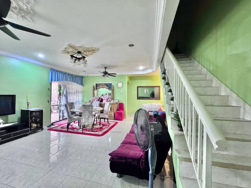 Rumah Teres 2-Tingkat untuk Dijual di Taman Bukit Tiram (Ulu Tiram) - Amir Faris Rusli - Living Room - PropertyGuru.com.my