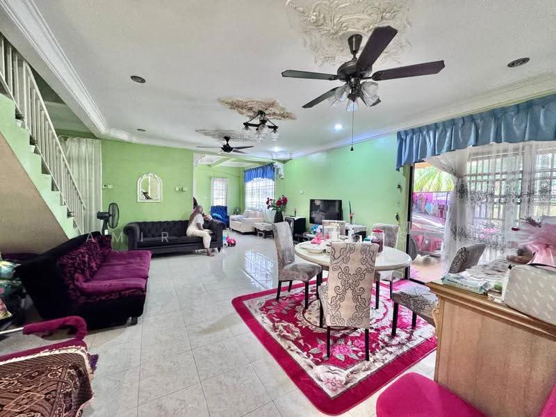 Rumah Teres 2-Tingkat untuk Dijual di Taman Bukit Tiram (Ulu Tiram) - Amir Faris Rusli - Living Room - PropertyGuru.com.my