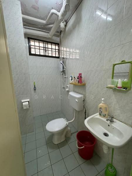 Apartment for Sale at Idaman Senibong - Grace Ng - Bathroom - PropertyGuru.com.my