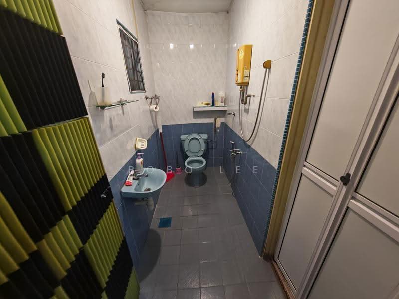 2-storey Terraced House for Sale in Taman Overseas Union (Taman Oug) (Jalan Klang Lama (Old Klang Road)) - Bobo Lee - Bathroom - PropertyGuru.com.my