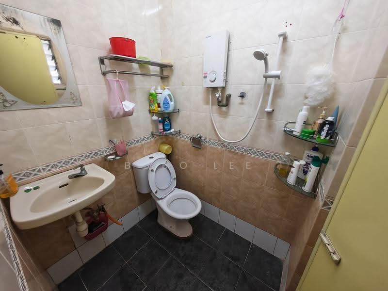 2-storey Terraced House for Sale in Taman Overseas Union (Taman Oug) (Jalan Klang Lama (Old Klang Road)) - Bobo Lee - Bathroom - PropertyGuru.com.my