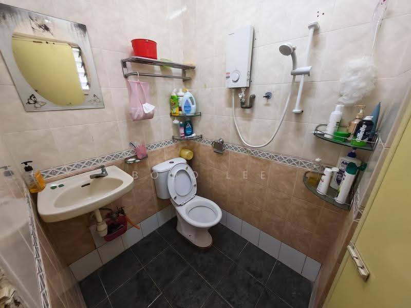 2-storey Terraced House for Sale in Taman Overseas Union (Taman Oug) (Jalan Klang Lama (Old Klang Road)) - Bobo Lee - Bathroom - PropertyGuru.com.my