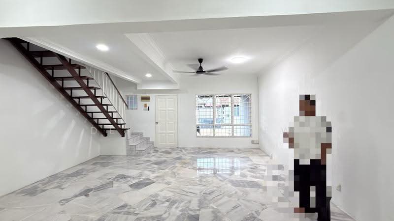 Terraced House for Sale in Bandar Country Homes (Rawang) - Dexter Chiew - Living Room - PropertyGuru.com.my