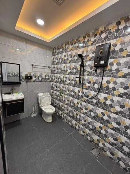 Rumah Teres 1-Tingkat untuk Dijual di Taman Dato Penggawa Barat (Tampoi) - Diviya . - Bathroom - PropertyGuru.com.my