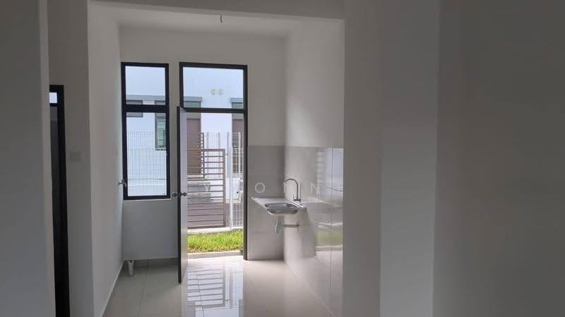 Rumah Teres 2-Tingkat untuk Dijual di Bandar Penawar (Kota Tinggi) - Yvonne Lim - Kitchen - PropertyGuru.com.my