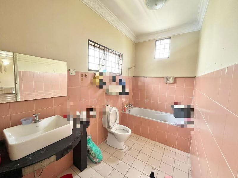 Bungalow House for Sale in Bandar Country Homes (Rawang) - Tom Yip - Bathroom - PropertyGuru.com.my