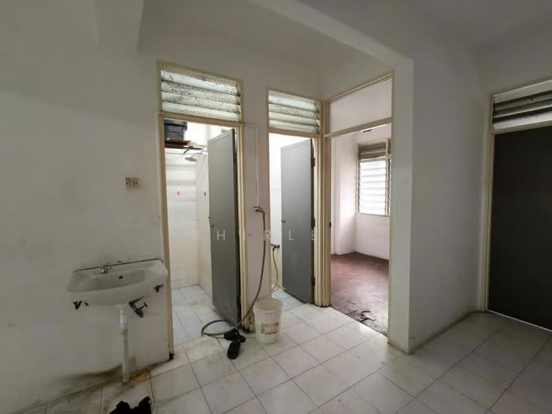 Pangsapuri untuk Disewa di Limau Manis - Shirley Teh - Bathroom - PropertyGuru.com.my