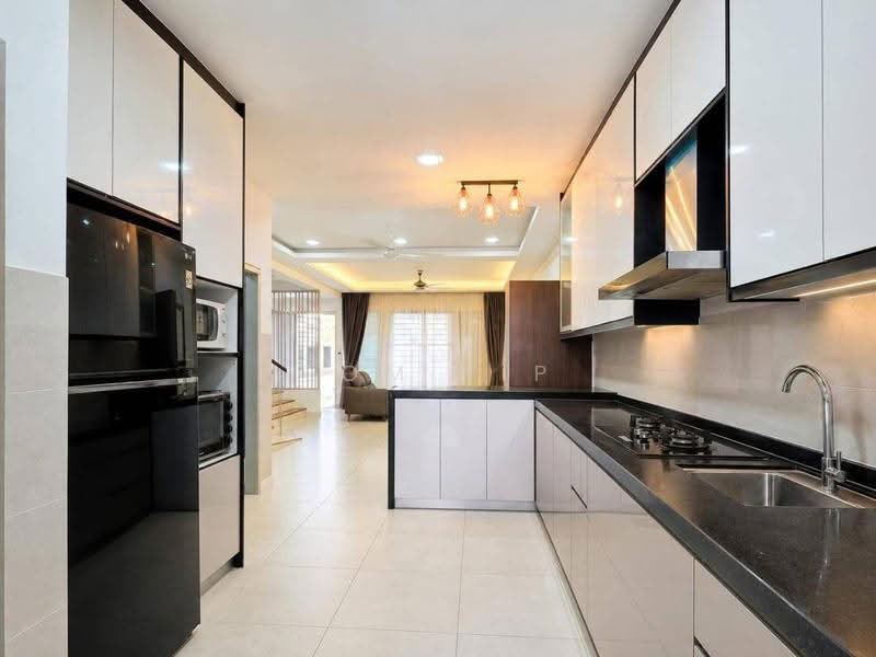 Rumah Teres 2-Tingkat untuk Dijual di Elmina (Shah Alam) - Tom Yip - Kitchen - PropertyGuru.com.my