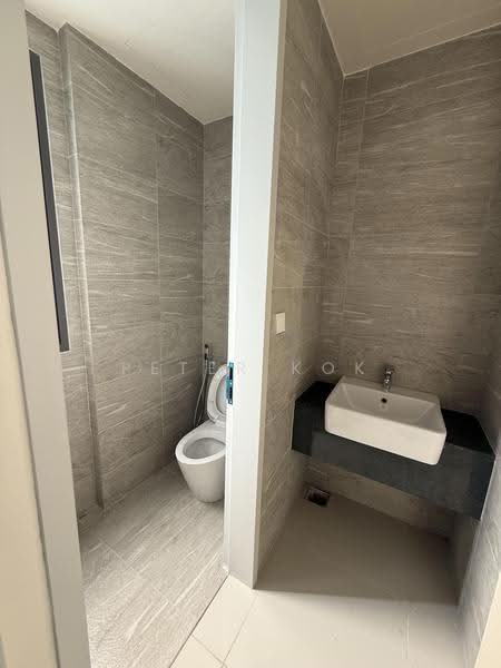 Kediaman Servis untuk Dijual di Edelweiss @ Tropicana Gardens - Peter Kok - Separate common Toilet & Basin - PropertyGuru.com.my