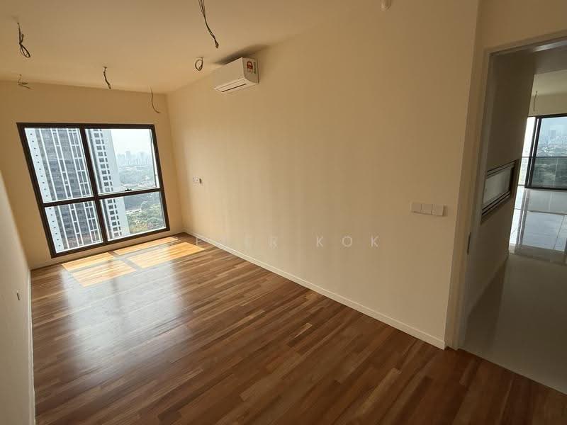 Kediaman Servis untuk Dijual di Edelweiss @ Tropicana Gardens - Peter Kok - Master Bedroom - PropertyGuru.com.my