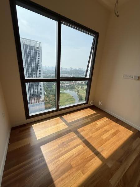 Kediaman Servis untuk Dijual di Edelweiss @ Tropicana Gardens - Peter Kok - Master Bedroom - PropertyGuru.com.my
