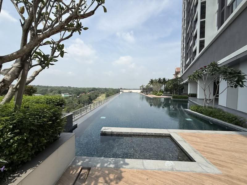 Kediaman Servis untuk Dijual di Edelweiss @ Tropicana Gardens - Peter Kok - Pool view - PropertyGuru.com.my