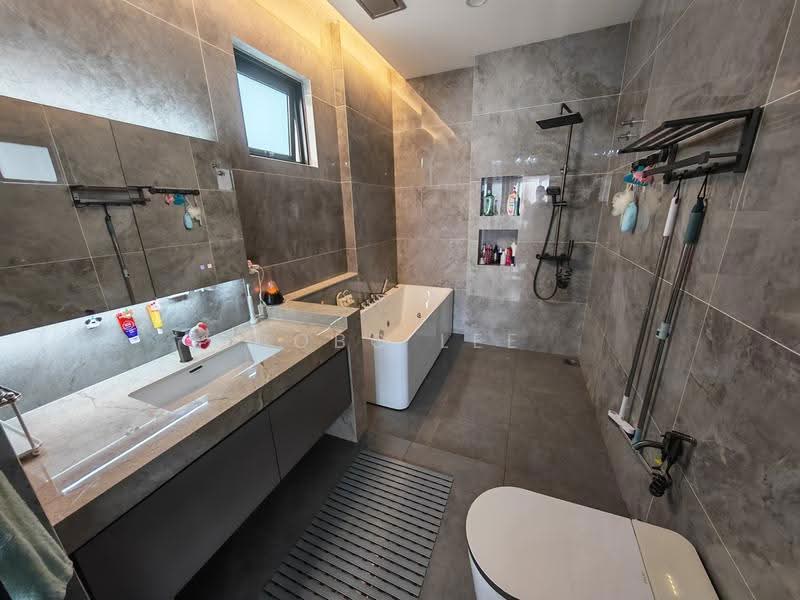 Rumah Teres untuk Dijual di Taman Overseas Union (Taman Oug) (Jalan Klang Lama (Old Klang Road)) - Bobo Lee - Bathroom - PropertyGuru.com.my